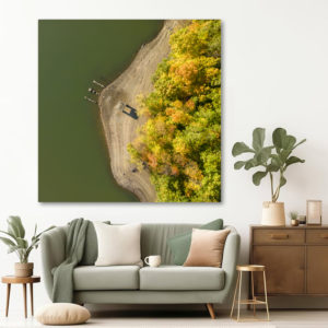 Obraz starého jeřábu na hladině žermanické přehrady