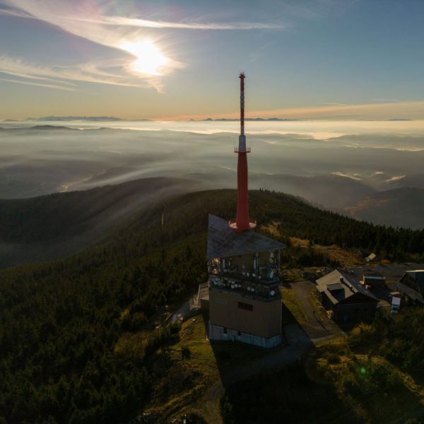 Východ slunce a Lysá Hora v Beskydech